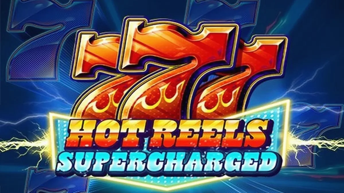 Tampilan layar game slot 777 Hot Reels: Supercharged dengan gulungan buah klasik dan efek api.